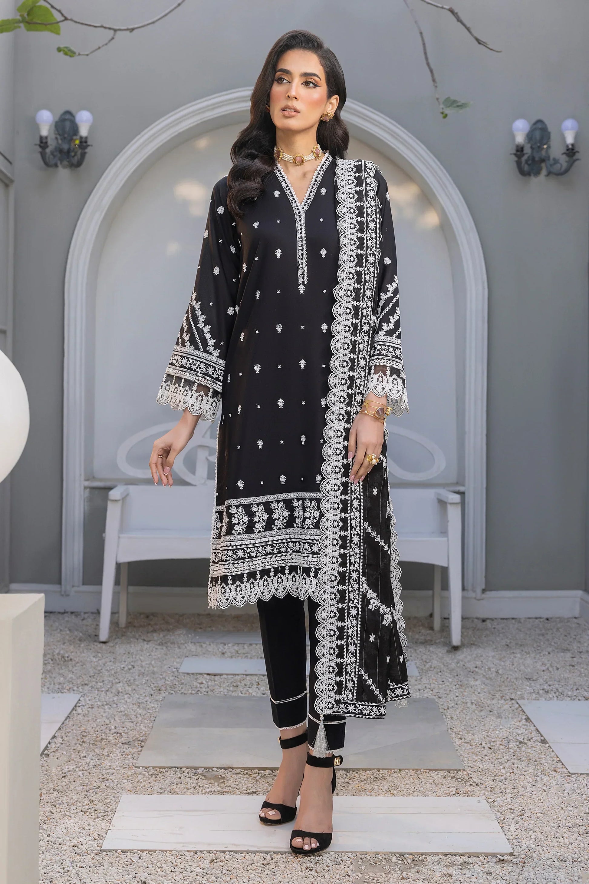 LSM | Embroidered Collection | 01 - House of Zarish