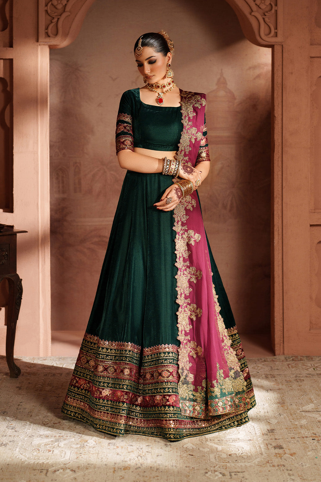 Iznik | Velvet 25 | IV-65 Embroidered Velvet