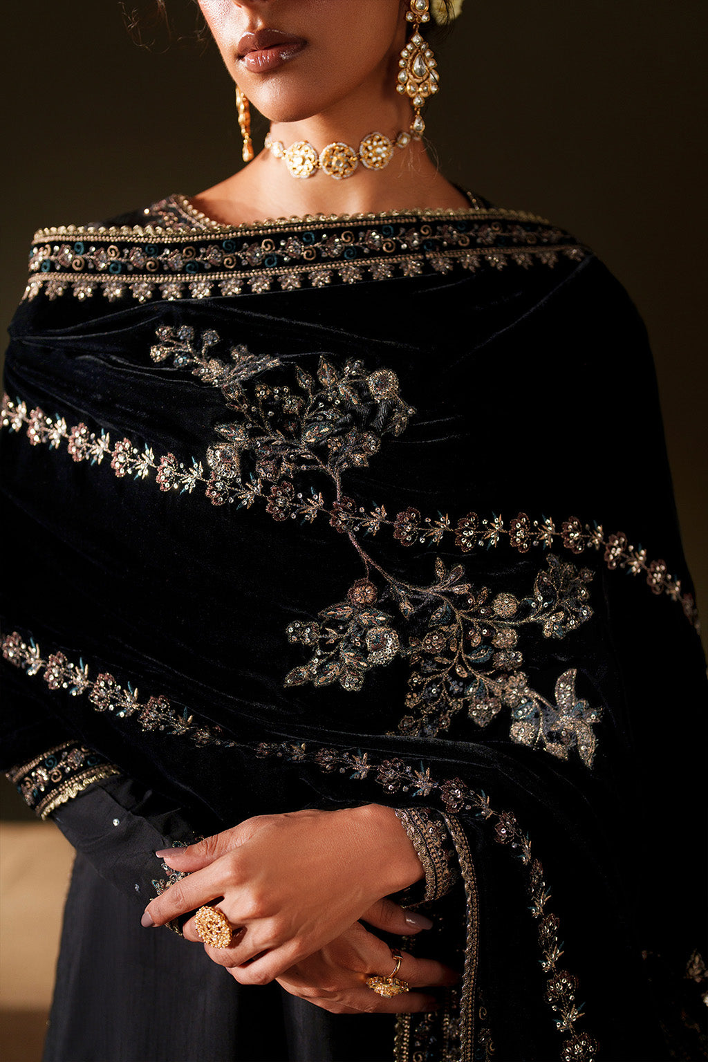 Iznik | Velvet 25 | IV-72 Embroidered Velvet