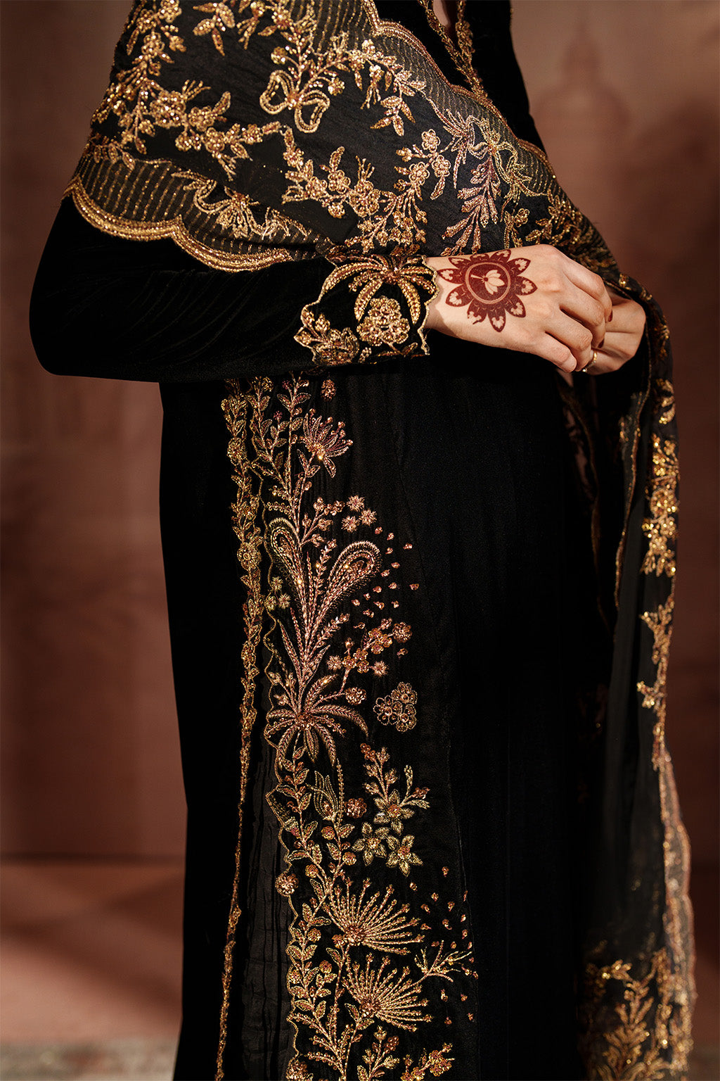 Iznik | Velvet 25 | IV-62 Embroidered Velvet