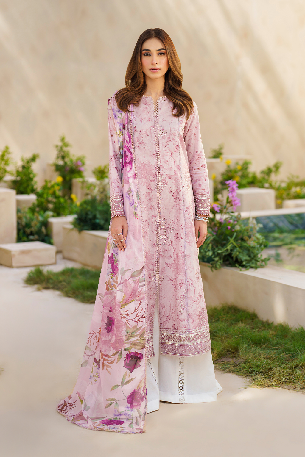 Iznik | Exclusive Lawn | SFL-06 EMBROIDERED LAWN