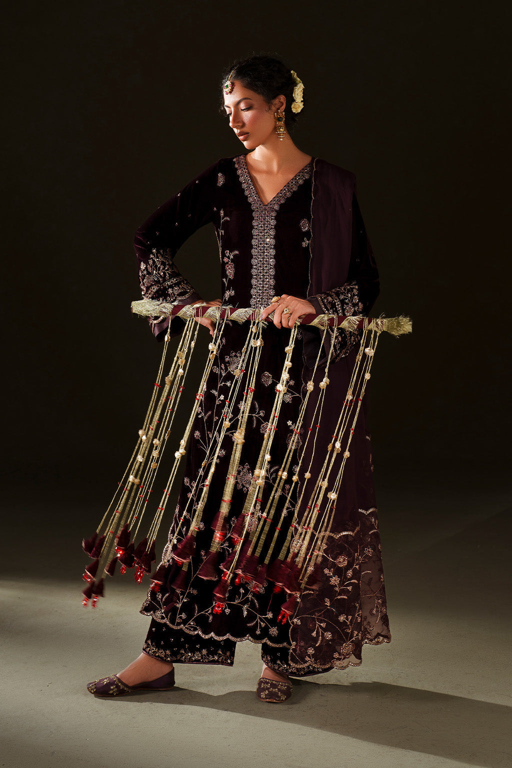 Iznik | Velvet 25 | IV-70 Embroidered Velvet