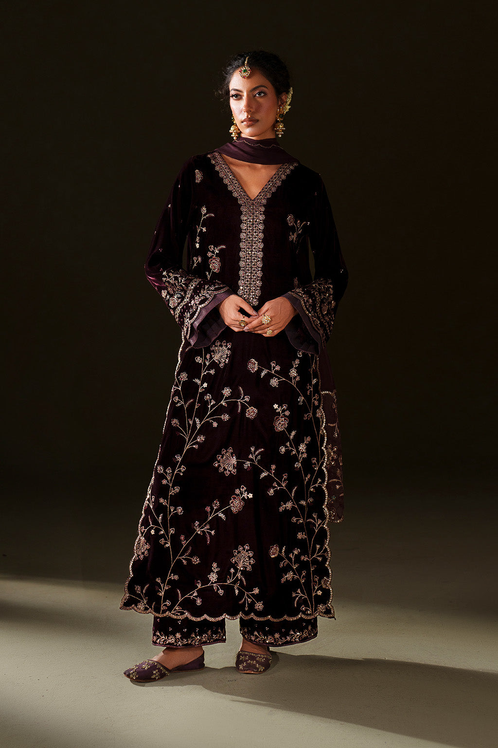 Iznik | Velvet 25 | IV-70 Embroidered Velvet