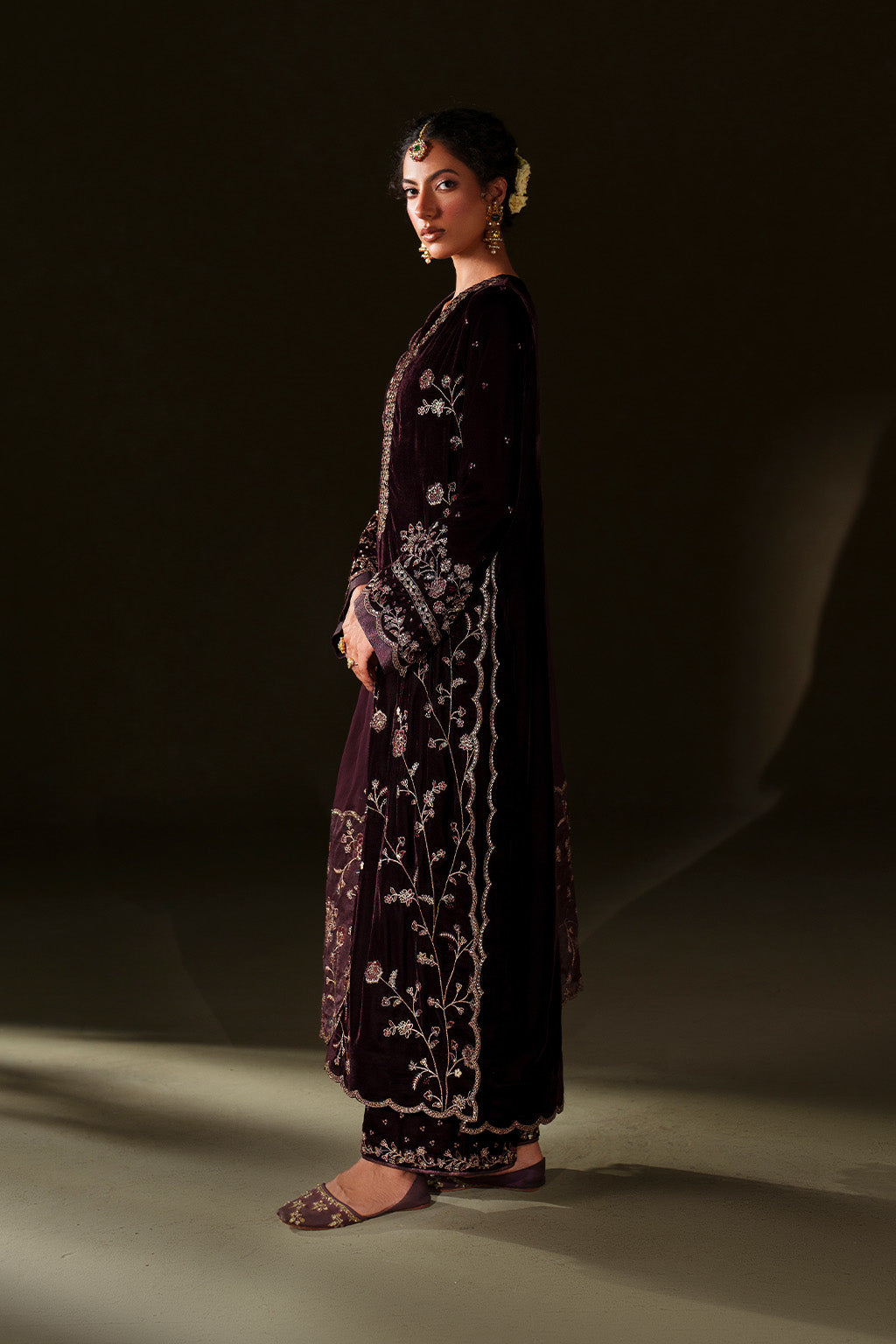 Iznik | Velvet 25 | IV-70 Embroidered Velvet