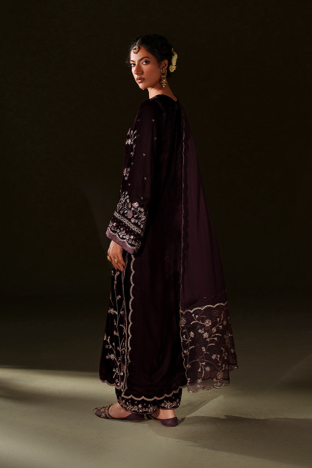 Iznik | Velvet 25 | IV-70 Embroidered Velvet