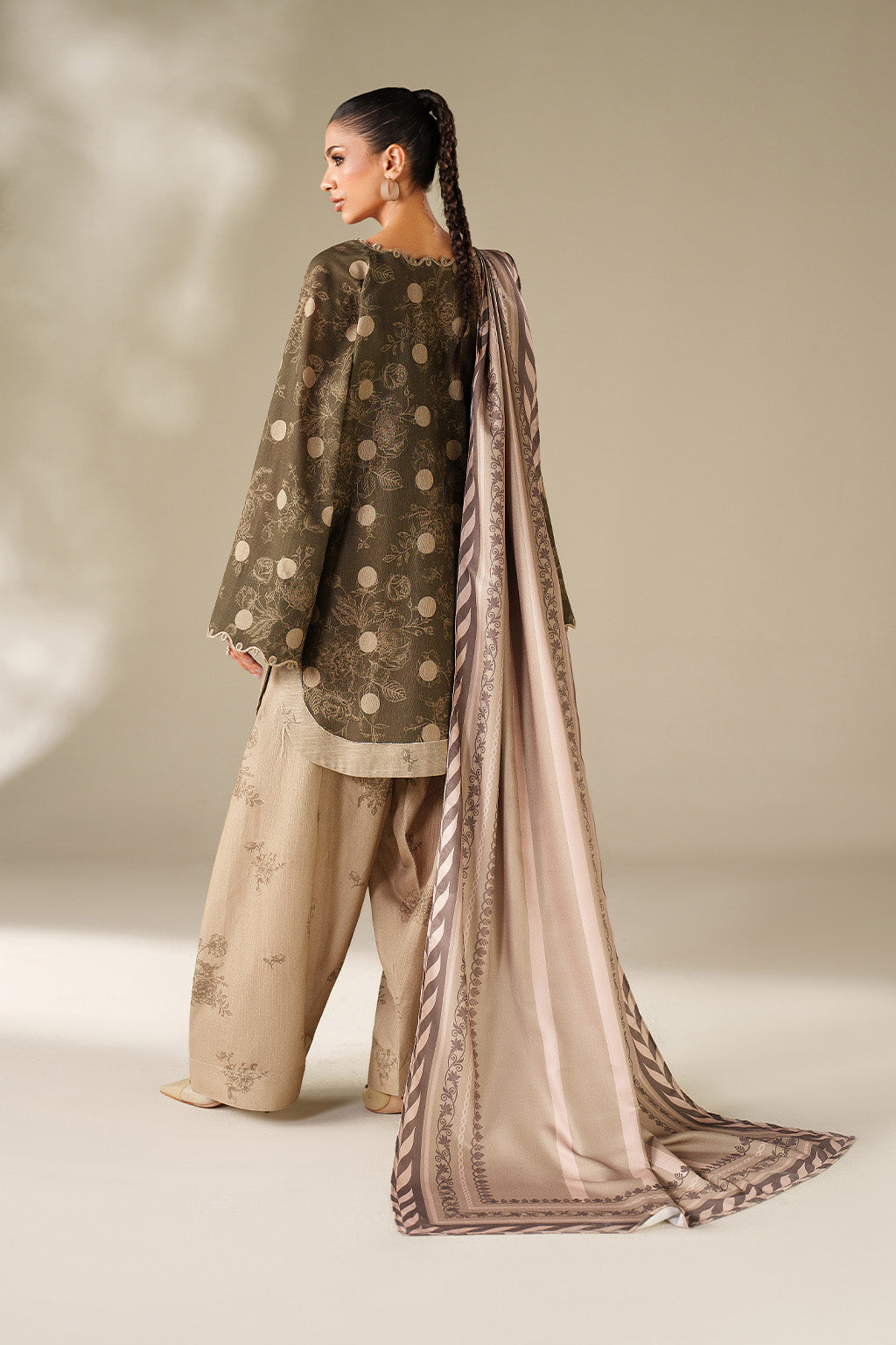 Iznik | Winter Chapter 25 | UE-565 Printed Khaddar