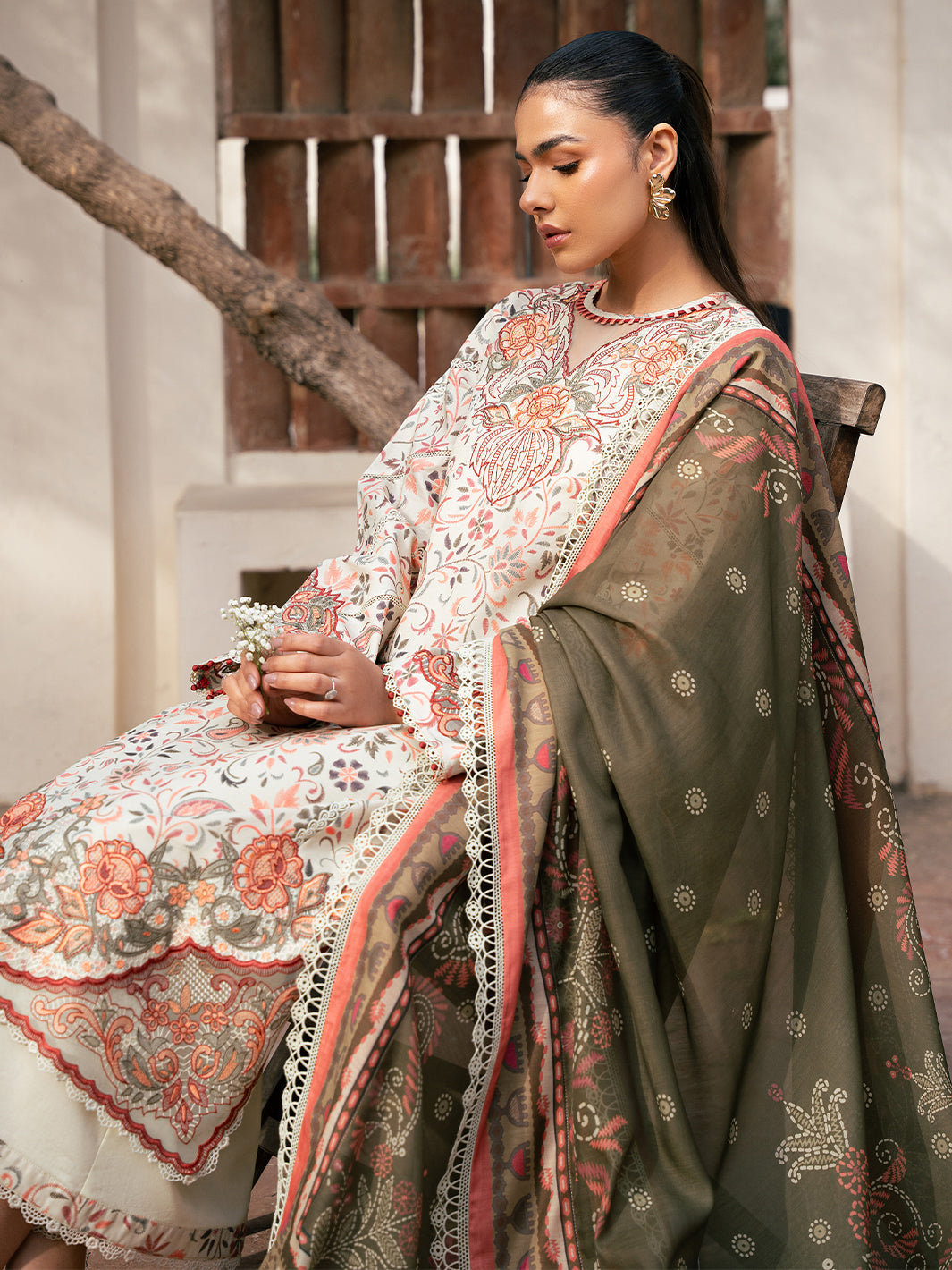 Bin Ilyas | Hazel Printed Lawn 25 | 2073 - A