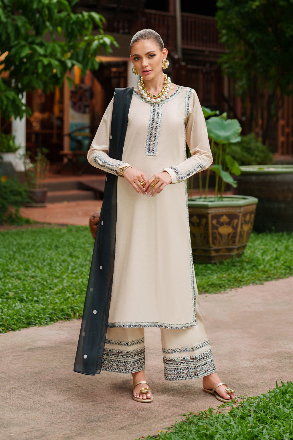 Iznik | lawn 26 | UE-515