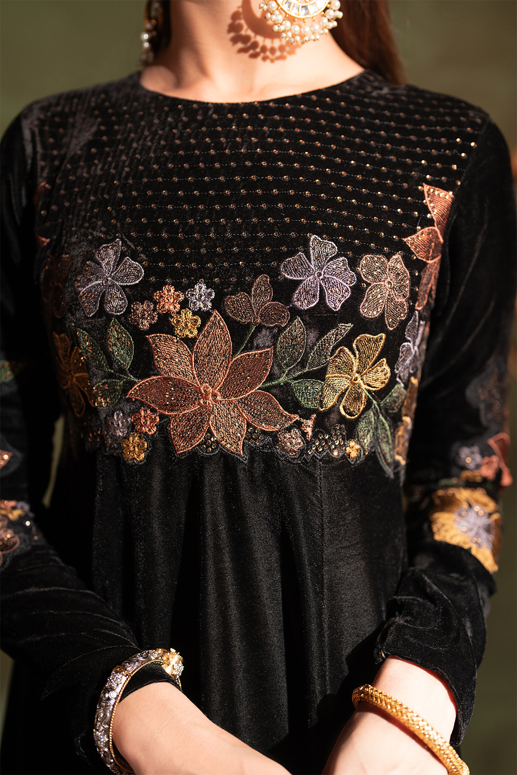 Iznik | Velvet 25 | IV-52 Embroidered Velvet