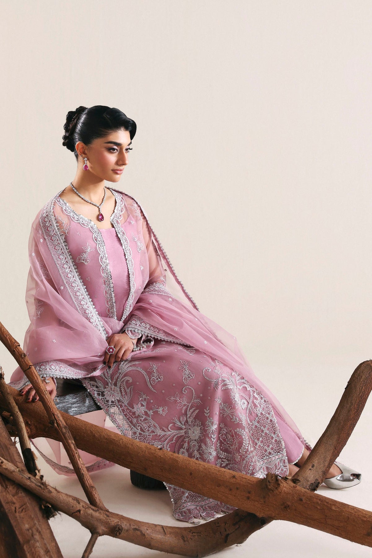 Akbar Aslam | Formal Pret | Vale