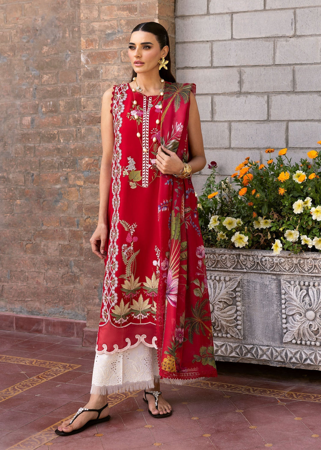 Saira Shakira | Bloom Lawn 25 | SAUVAGE 6-A
