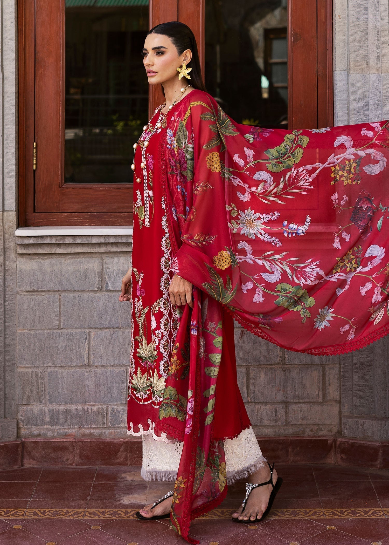 Saira Shakira | Bloom Lawn 25 | SAUVAGE 6-A