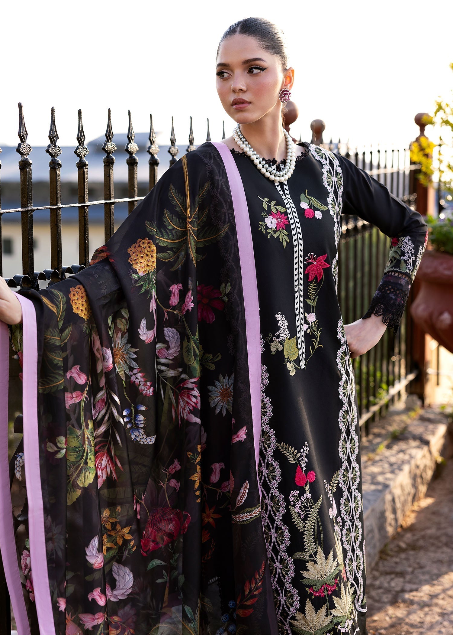 Saira Shakira | Bloom Lawn 25 | SAUVAGE 6-B