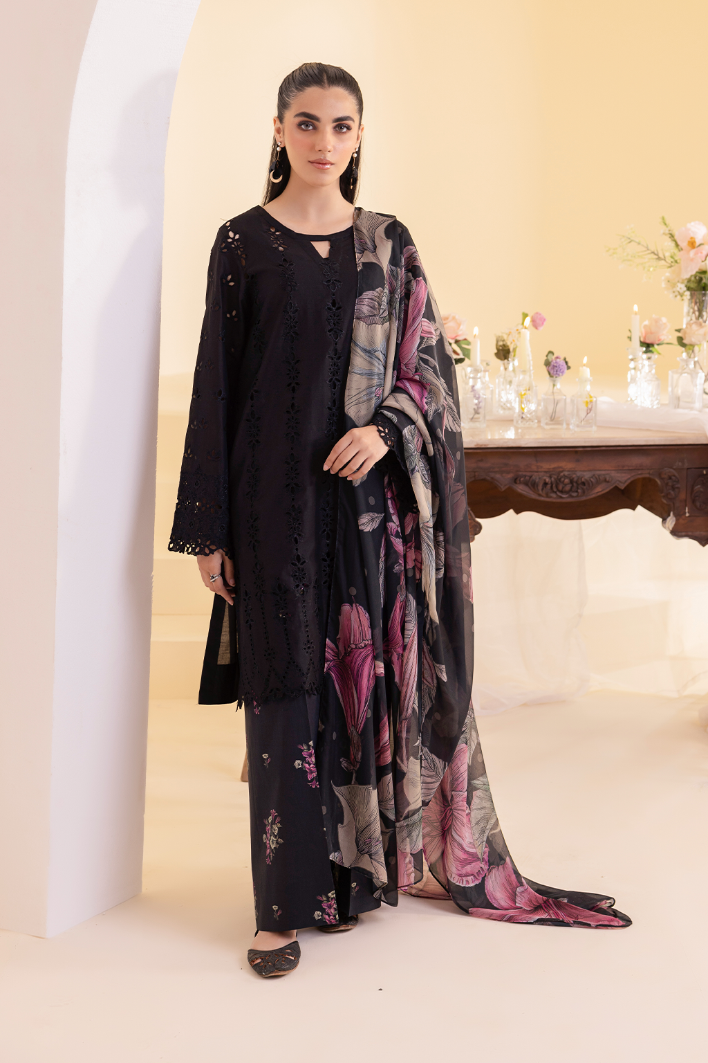 Iznik | Exclusive Lawn | UE-253 EMBROIDERED LAWN