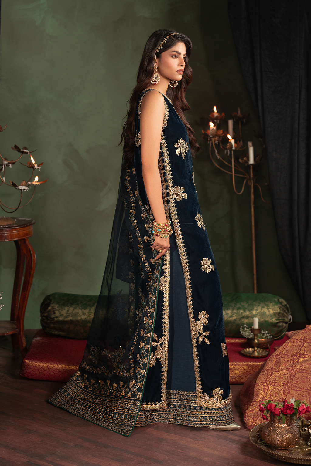 Iznik | Velvet 25 | IV-51 Embroidered Velvet