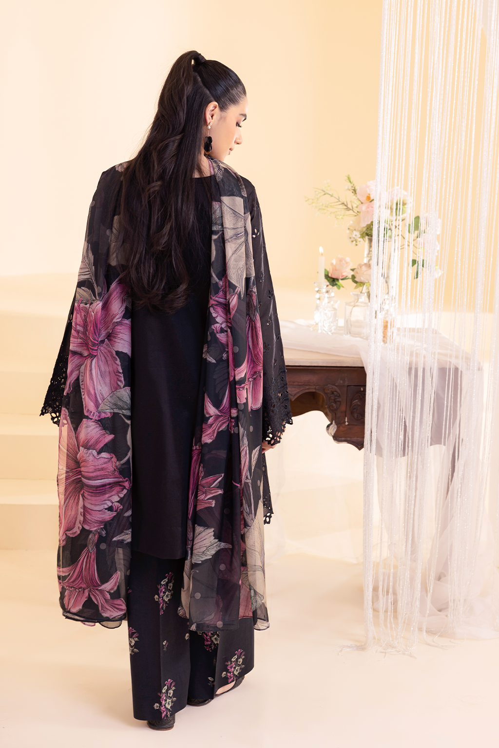 Iznik | Exclusive Lawn | UE-253 EMBROIDERED LAWN