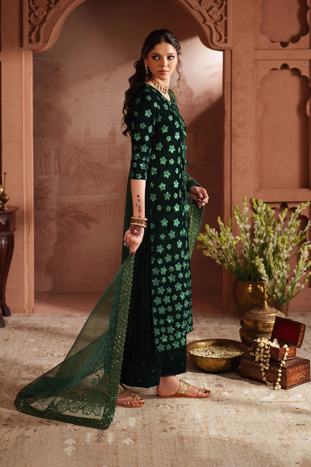 Iznik | Velvet 25 | IV-60 Embroidered Velvet