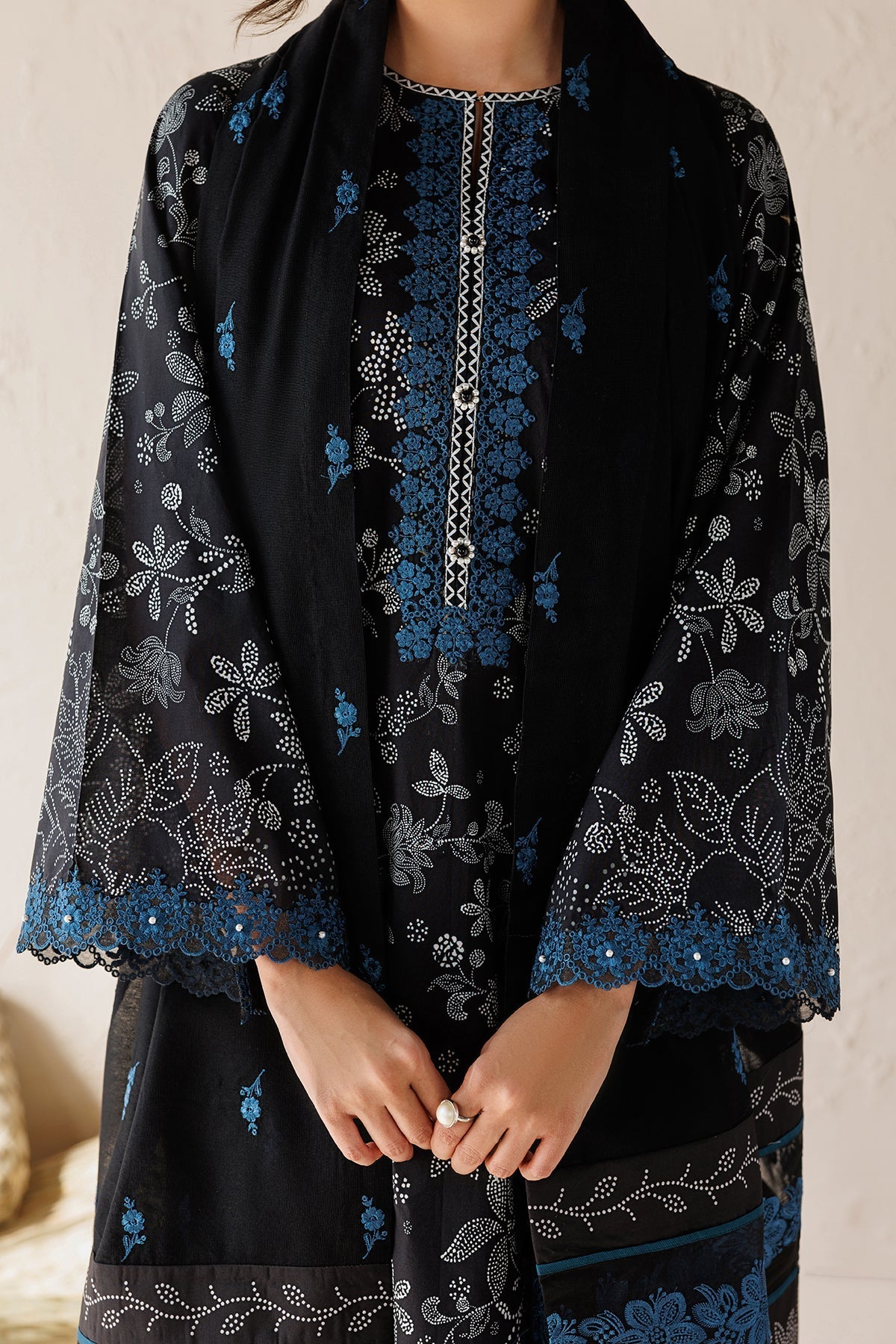 Baroque | Embroidered Lawn | SF-4518
