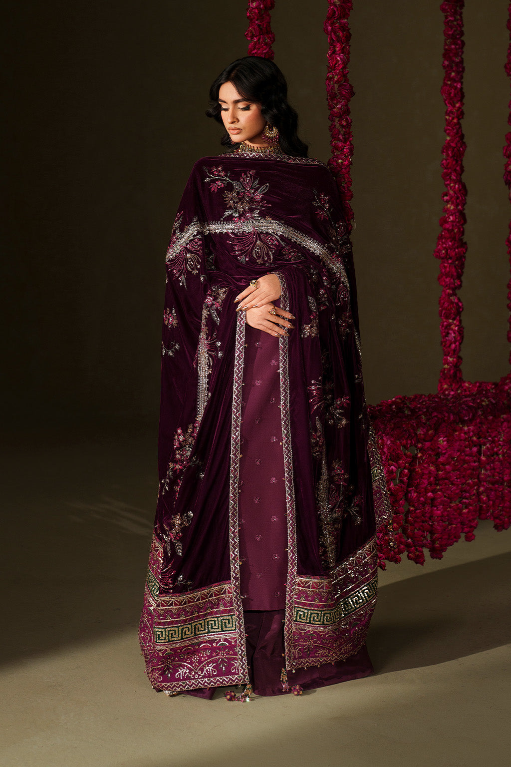 Iznik | Velvet 25 | IV-68 Embroidered Velvet