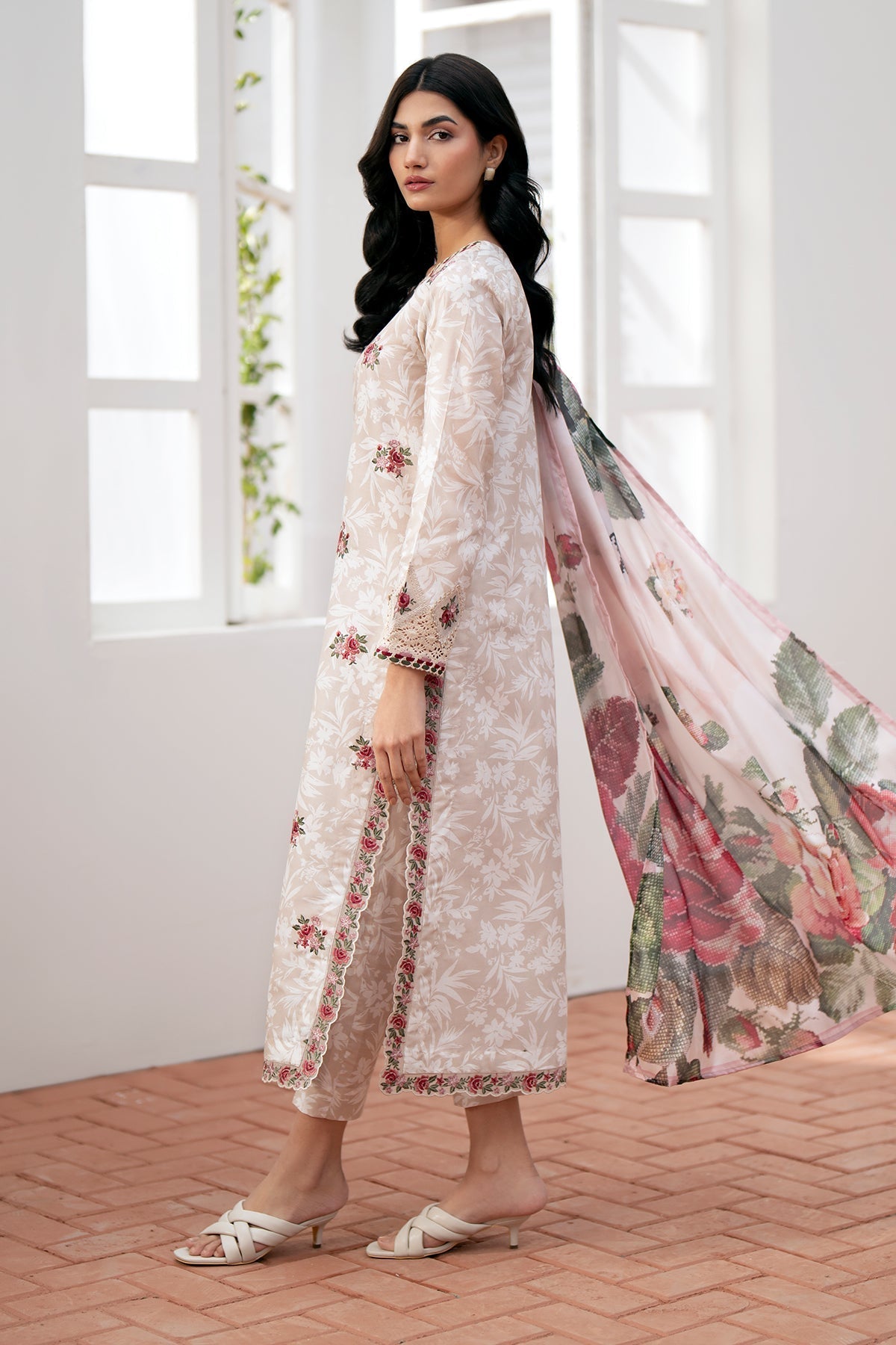 Baroque | Embroidered Lawn | SF-535