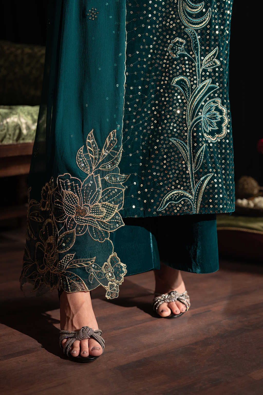 Iznik | Velvet 25 | IV-47 Embroidered Velvet