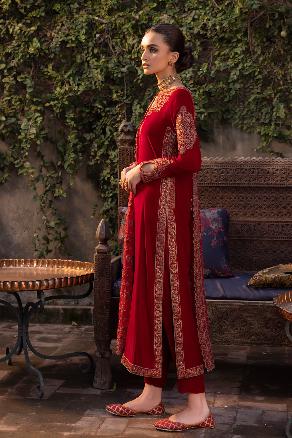 IZNIK | IV-37 MANIJEH - Riwayat-e-khas