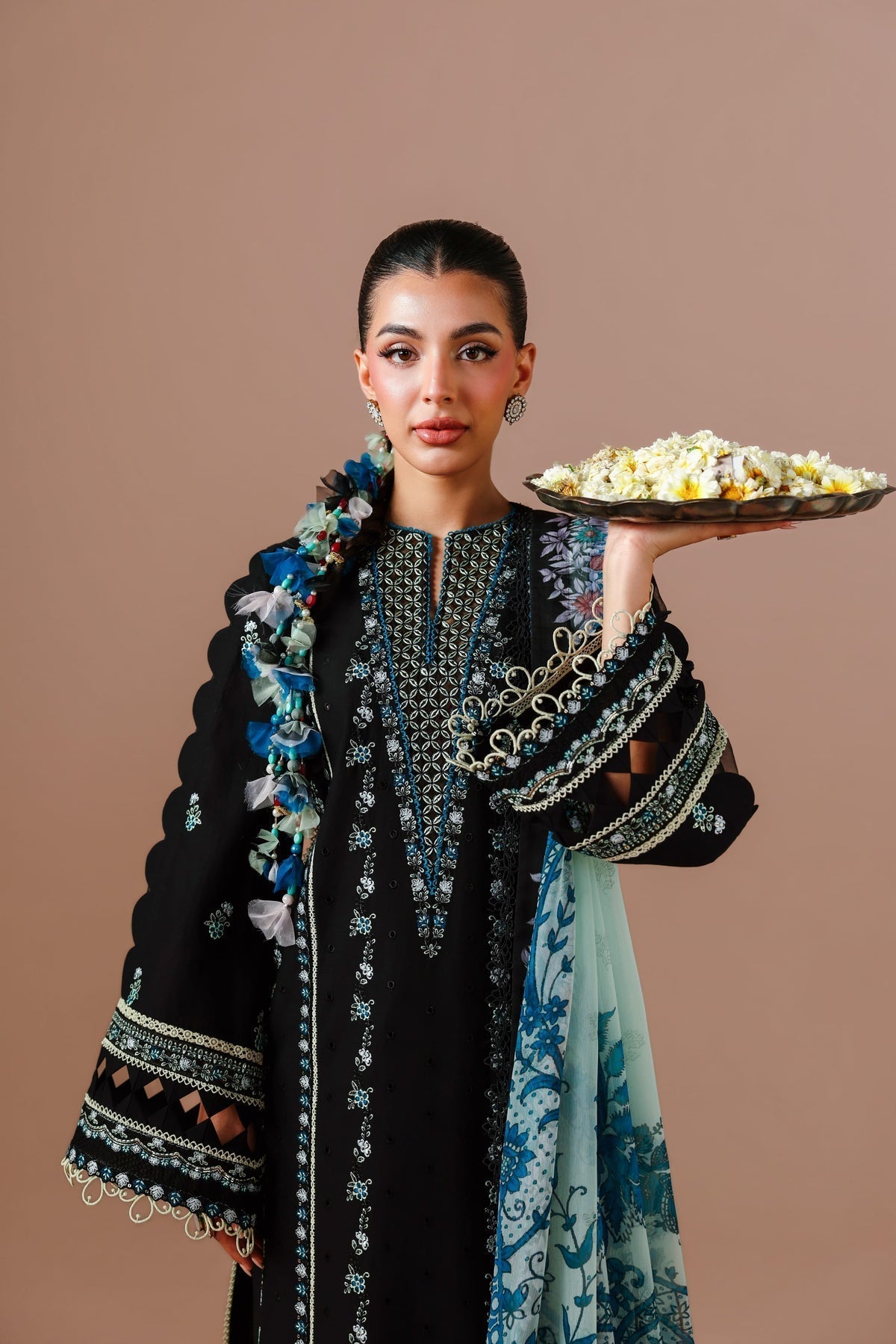 Akbar Aslam | Elan Luxury Lawn 26 | Armina