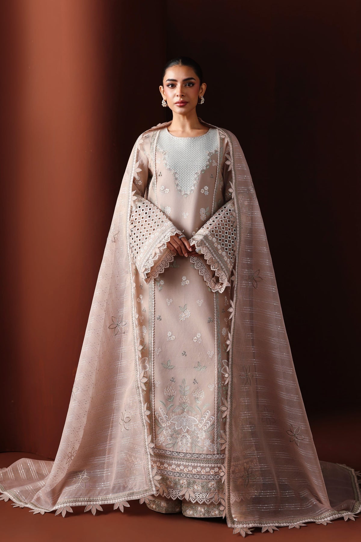 Akbar Aslam | Elan Luxury Lawn 26 | Yasmina
