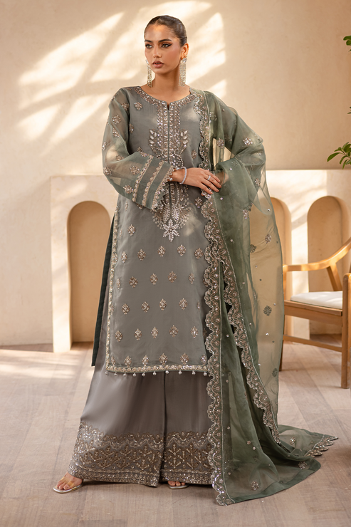 Emaan Adeel | Noore Festive Formals | VELIZA