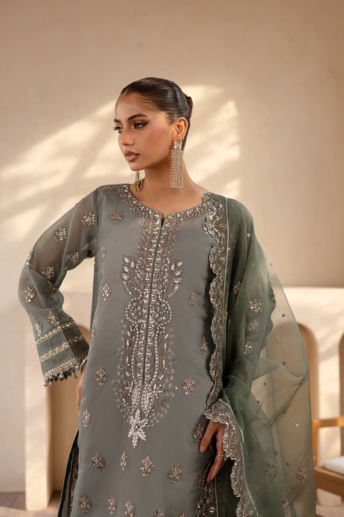 Emaan Adeel | Noore Festive Formals | VELIZA