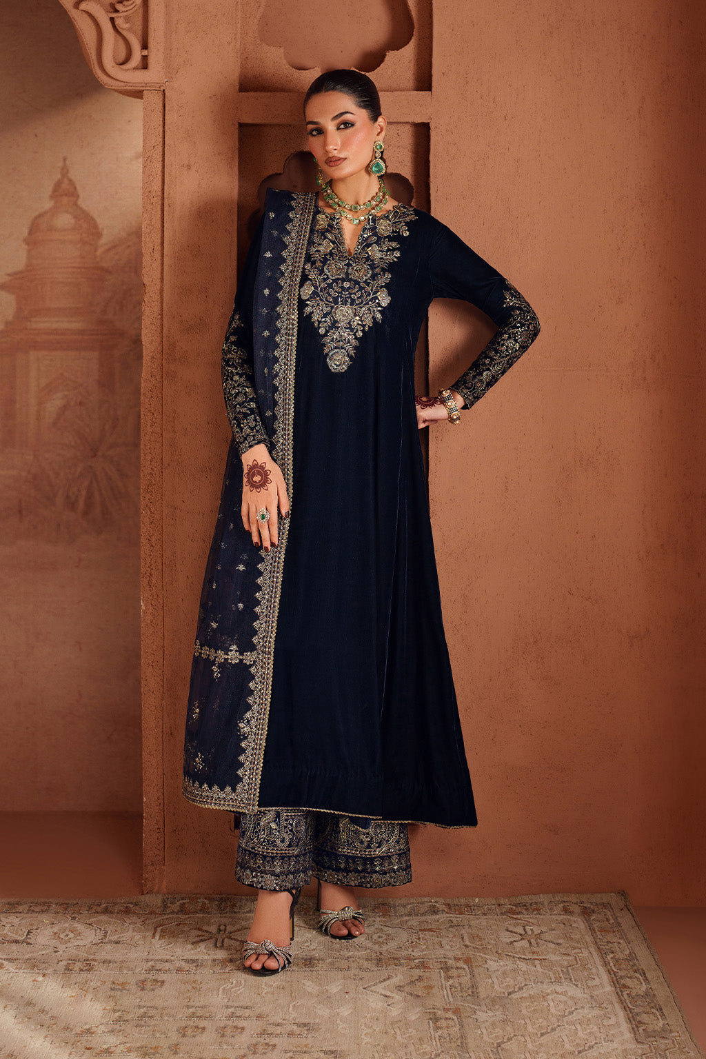 Iznik | Velvet 25 | IV-66 Embroidered Velvet