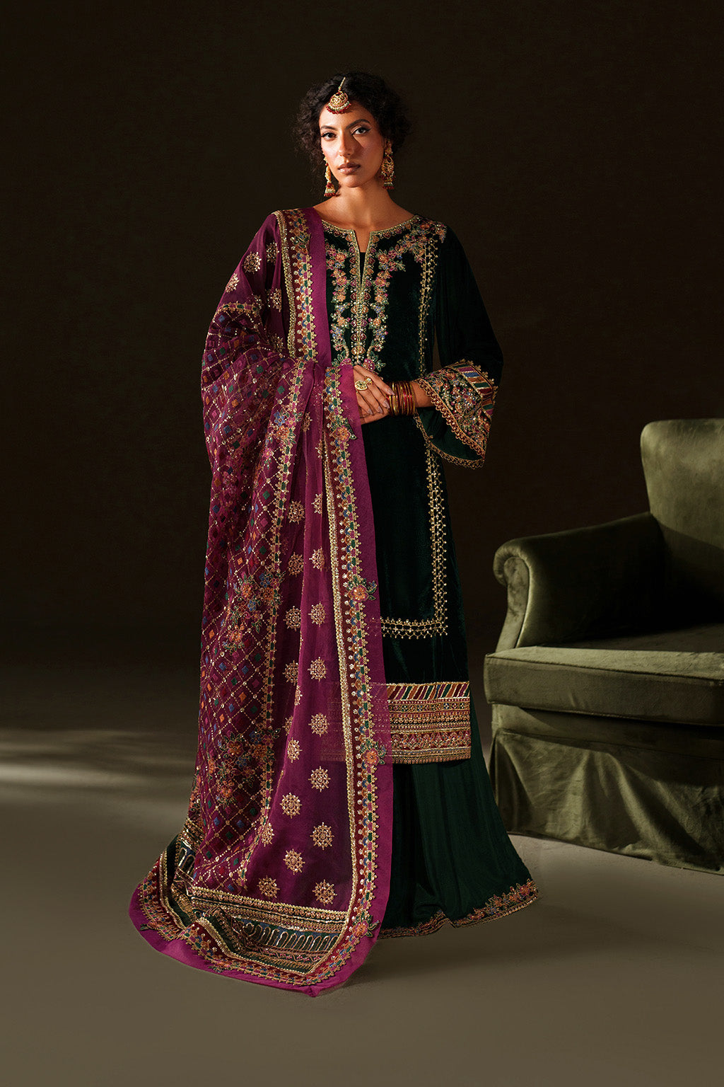 Iznik | Velvet 25 | IV-74 Embroidered Velvet