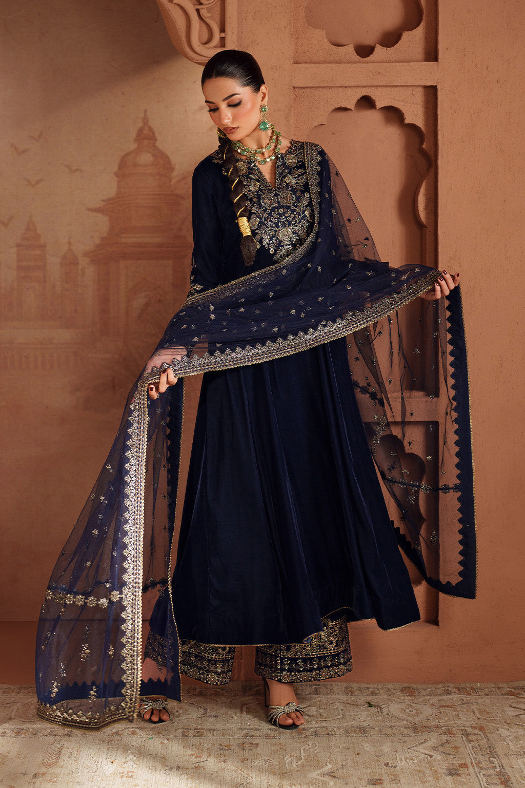 Iznik | Velvet 25 | IV-66 Embroidered Velvet