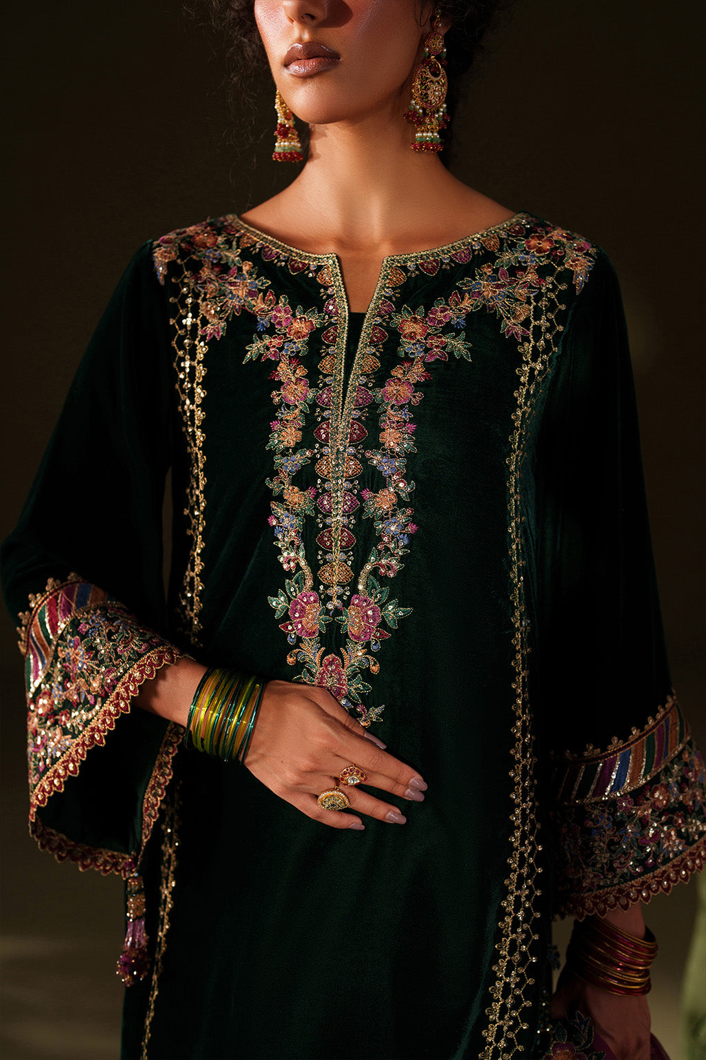 Iznik | Velvet 25 | IV-74 Embroidered Velvet