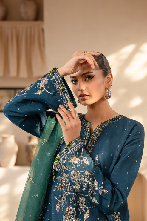 Emaan Adeel | Noore Festive Formals | LAVEEN