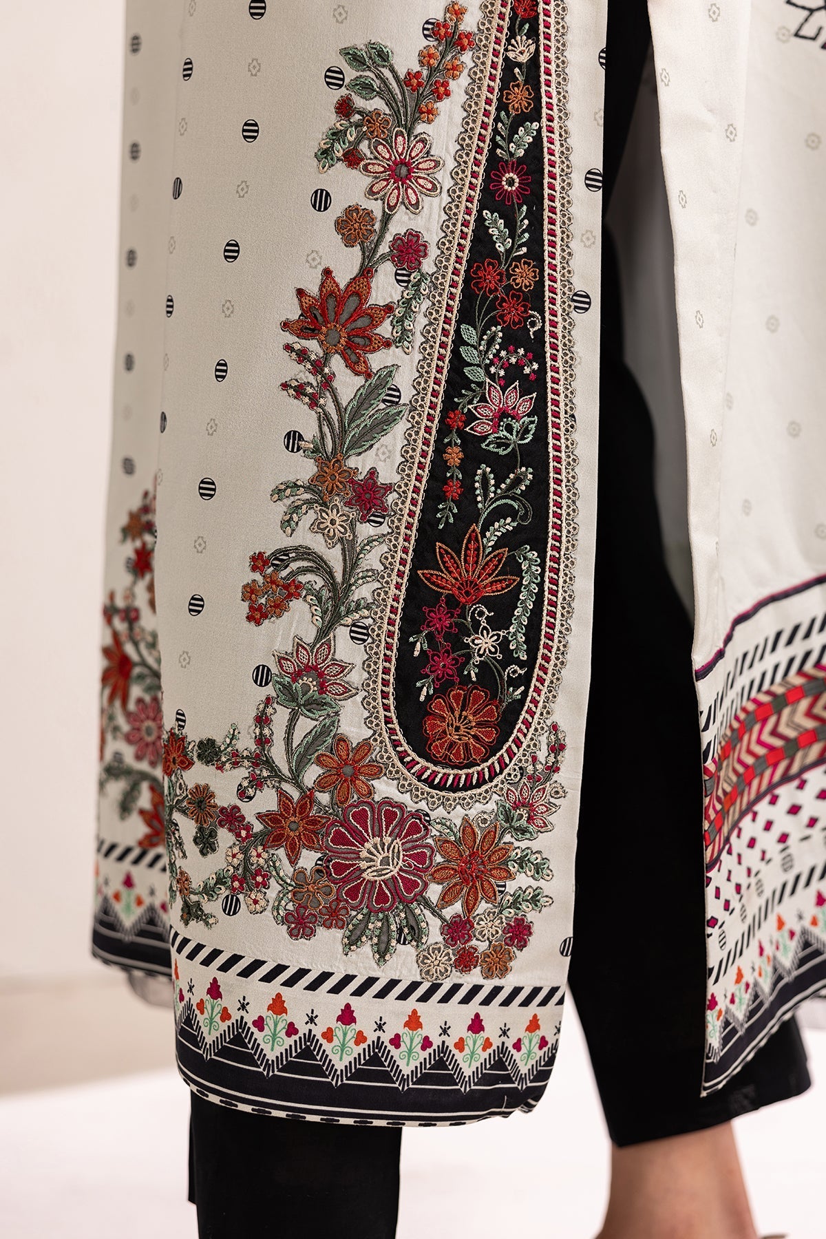 Baroque | Embroidered Lawn | SF-4455