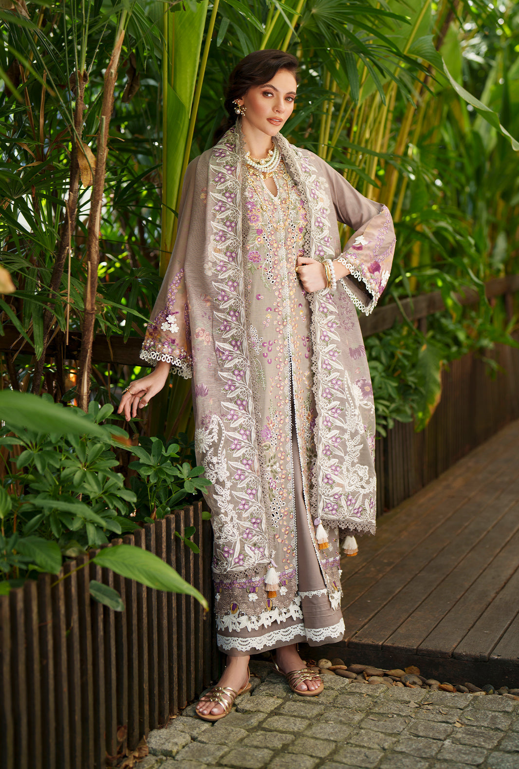 AJR Couture | Evara Luxury Lawn | Veya