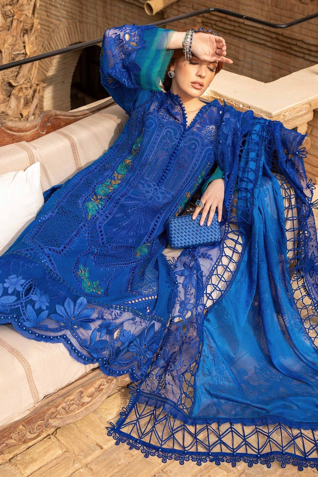 Maria B - D-2404-B - Lawn