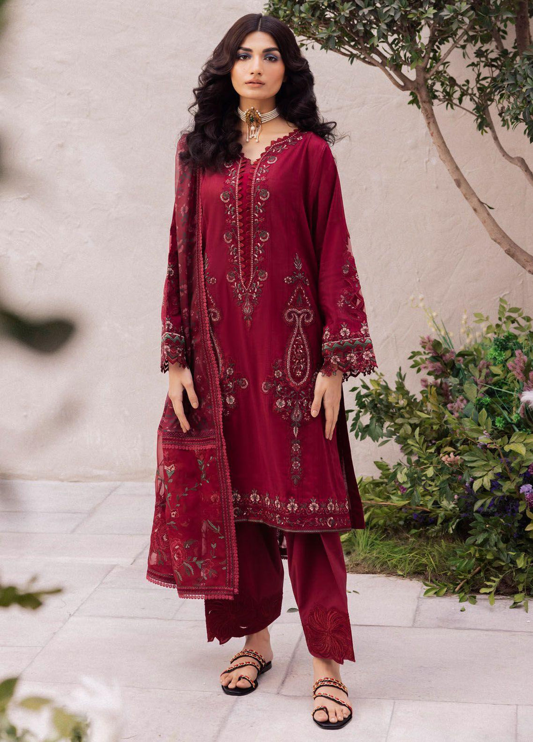 Iznik Dahlia Embroidered Luxury Lawn 3Pc Suit DL-01 GOSSAMER - House Of Anaya