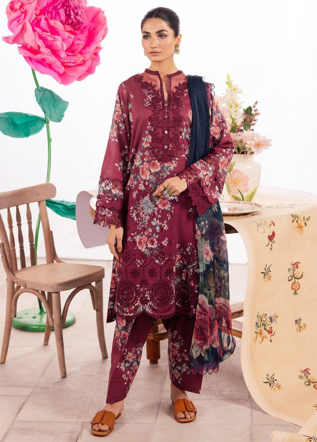 Iznik Dahlia Embroidered Luxury Lawn 3Pc Suit DL-11 SOLISTICE - House Of Anaya