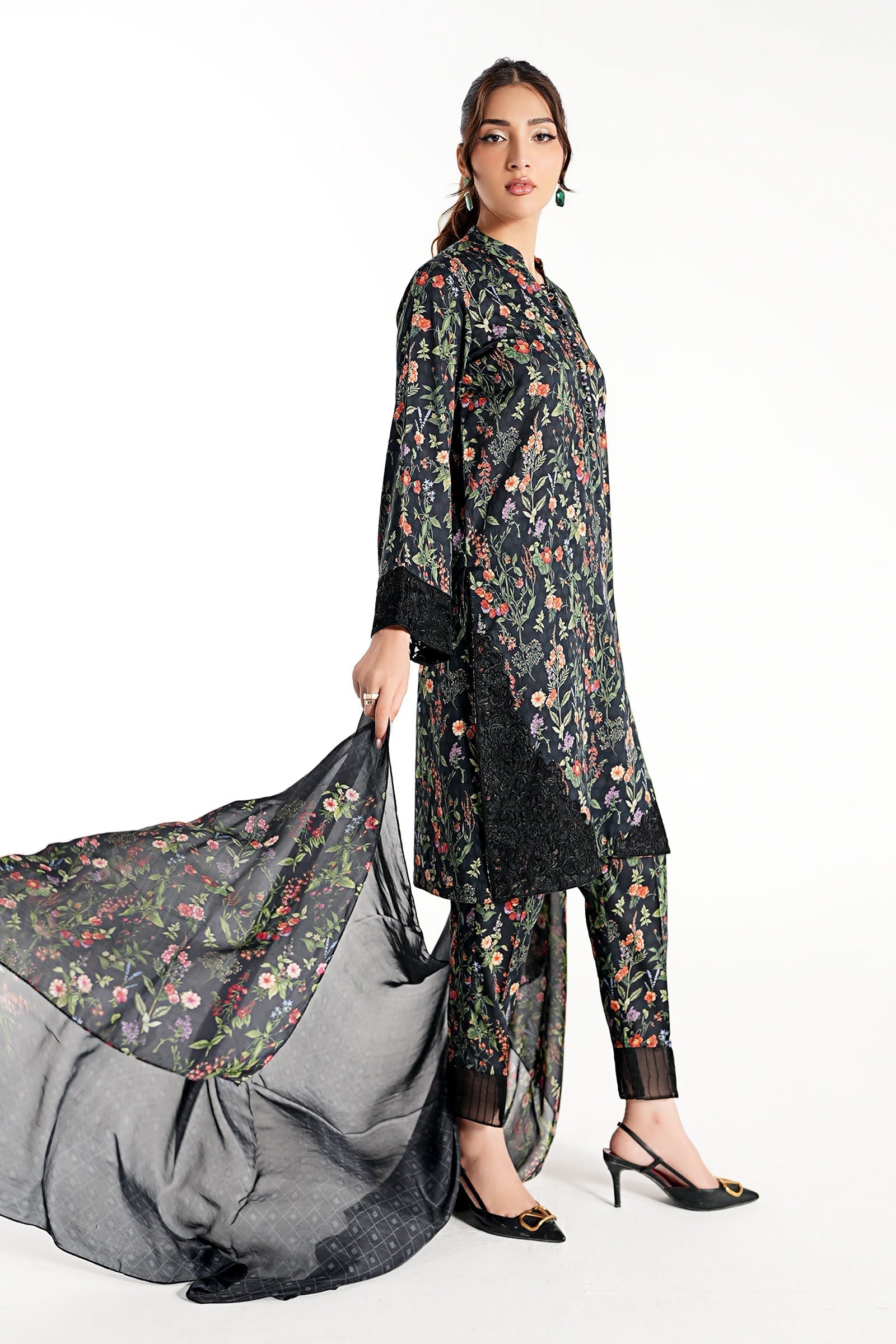 Maria B | Luxury Winter Pret 25 | DW-EF23-71R1-Black