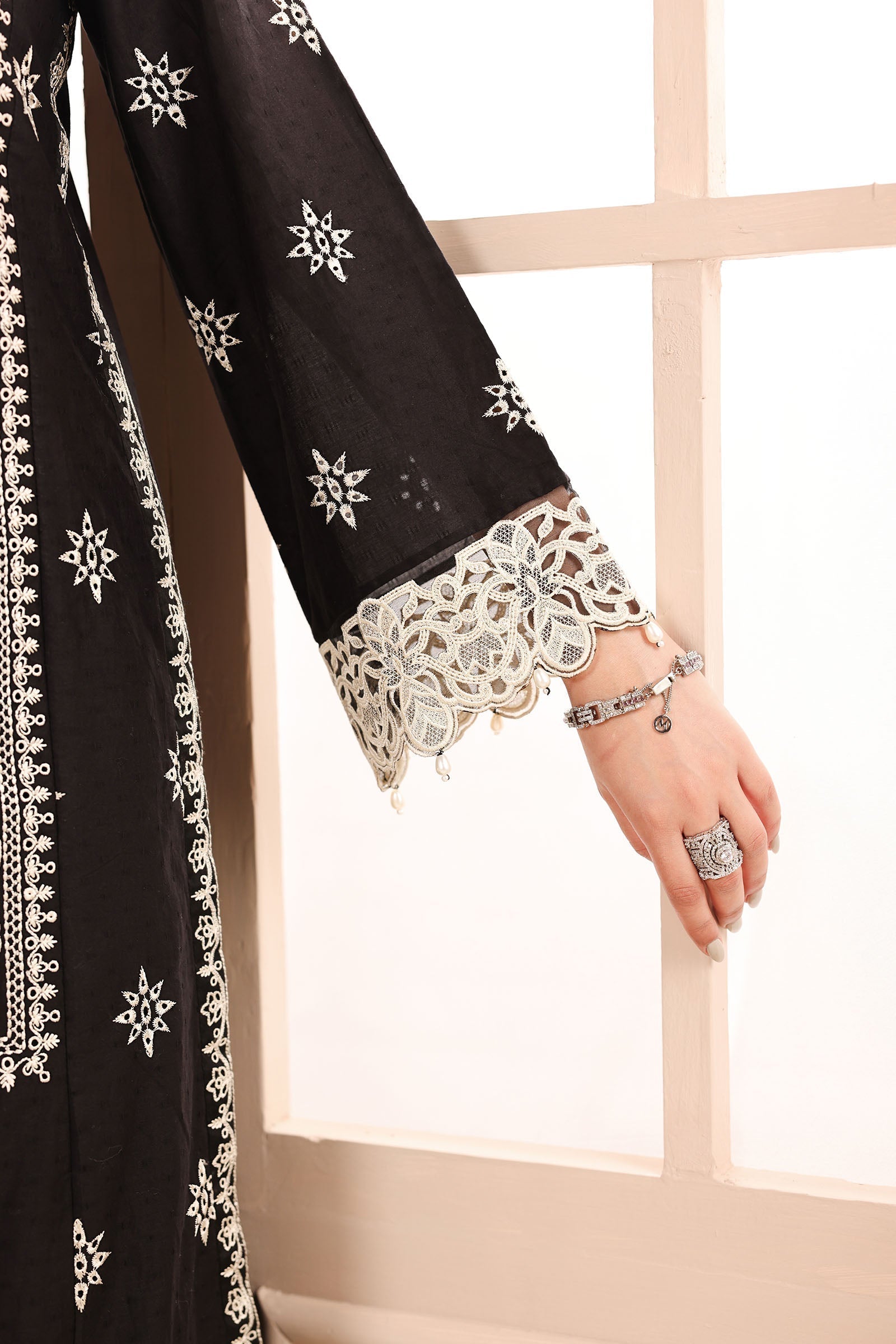 Maria B | Luxury Winter Pret 25 | DW-MN25-06-Black