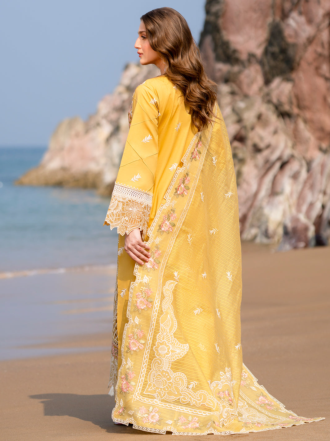 Mahnur | Sirena Luxury Lawn 25 | Dahlia - House Of Zarish