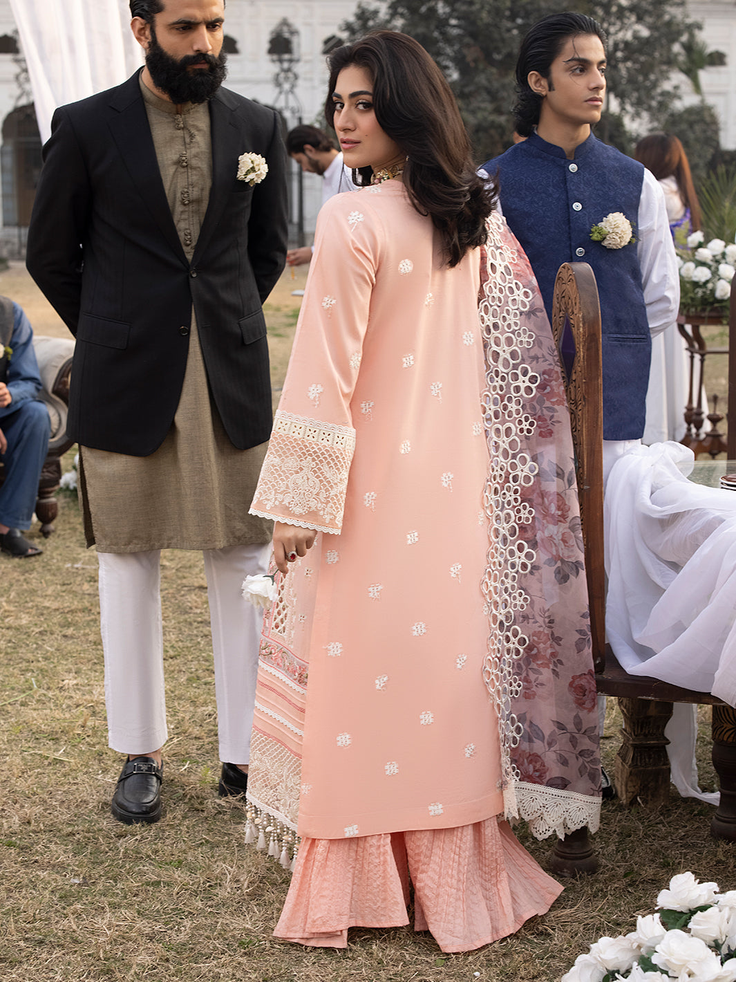 Mahnur | Mahrukh Luxury Lawn 24 | DAISY - House of Zarish
