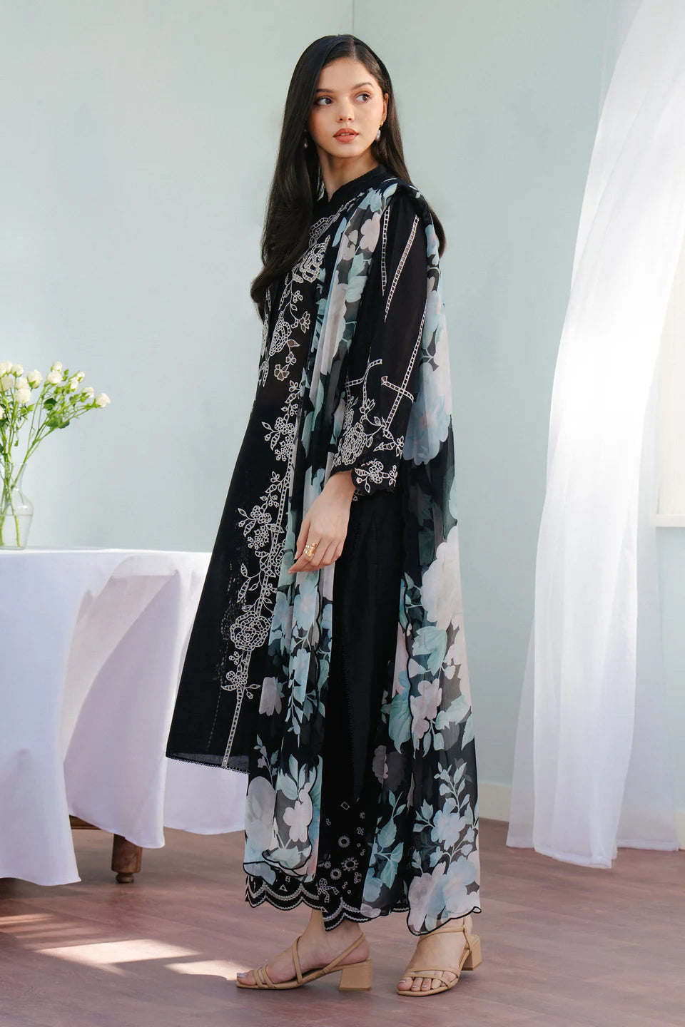Zara Shahjahan | Coco Lawn 25 | ECLAT-7B