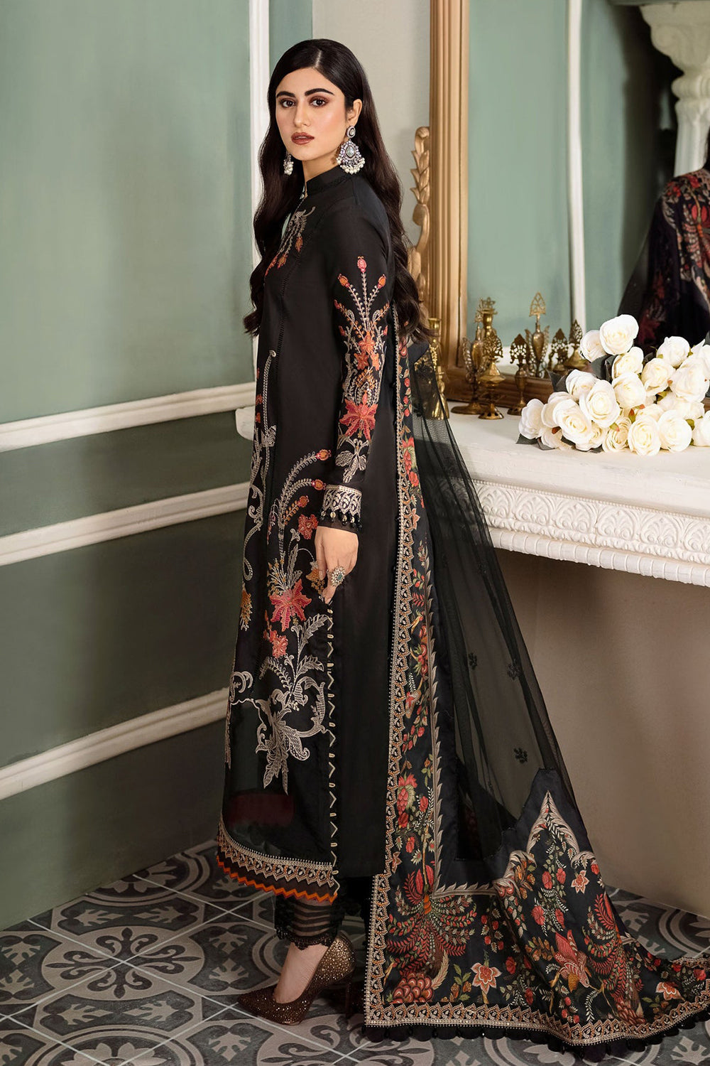 Mariab Luxury Sateen Collection 2022 - Lawn - Black D5 - TC-306 - Riwayat-e-khas