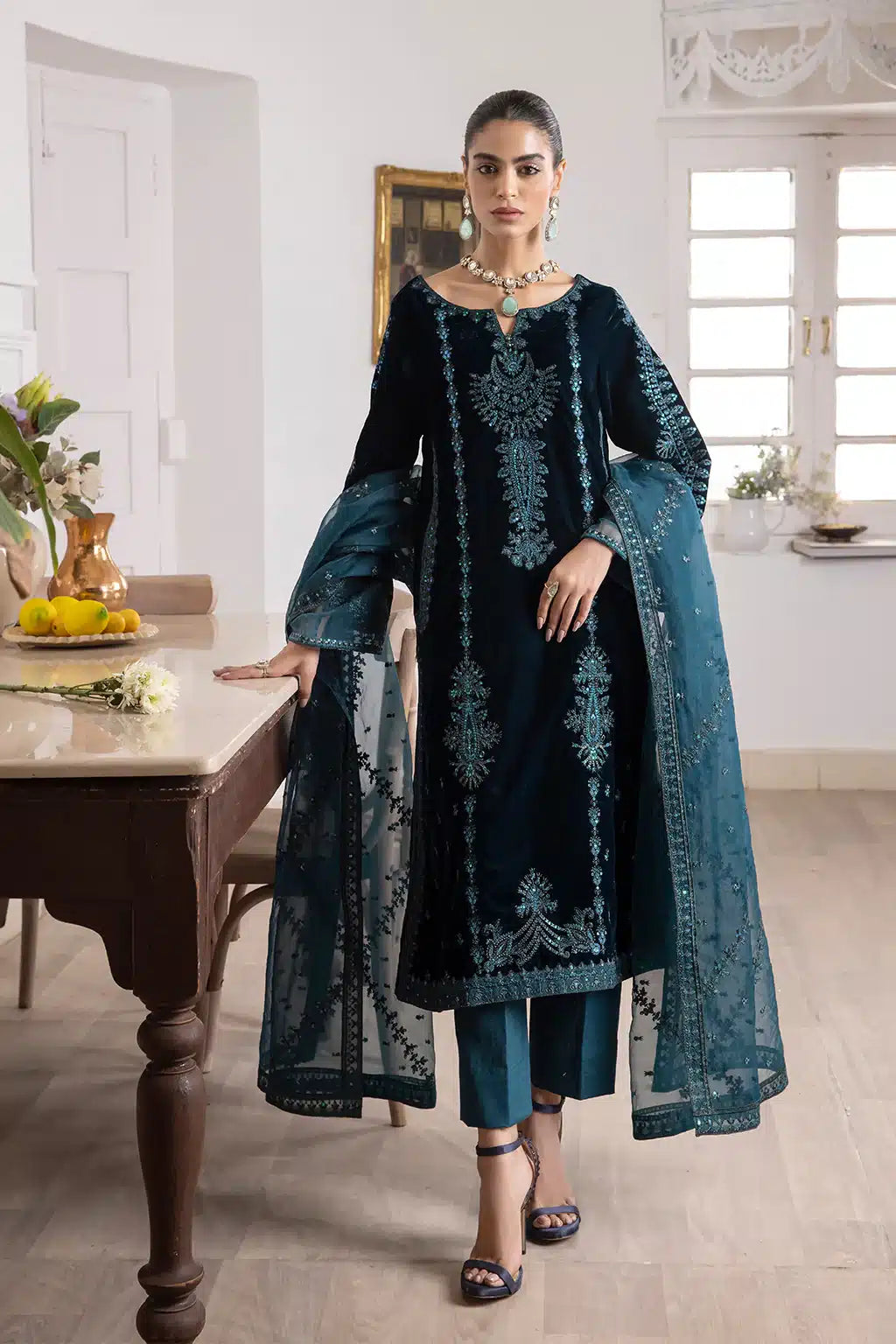 Iznik | Festive Velvet 23 | IV-21 LEHJA - House Of Anaya