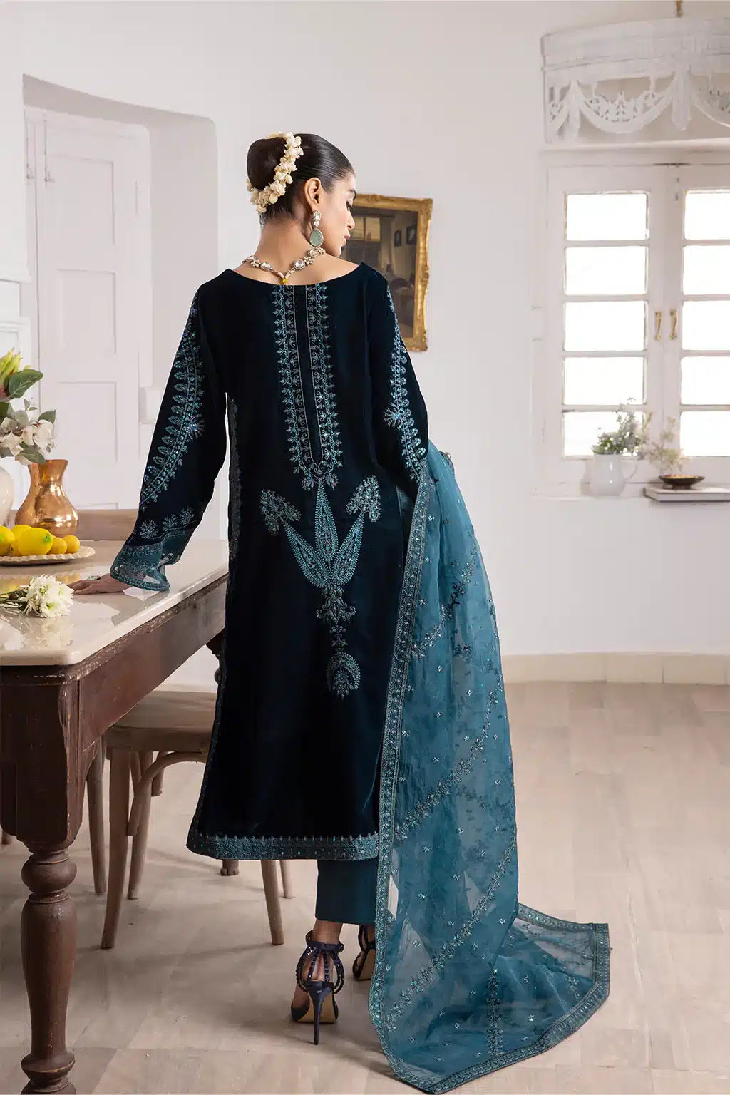 Iznik | Festive Velvet 23 | IV-21 LEHJA - House Of Anaya