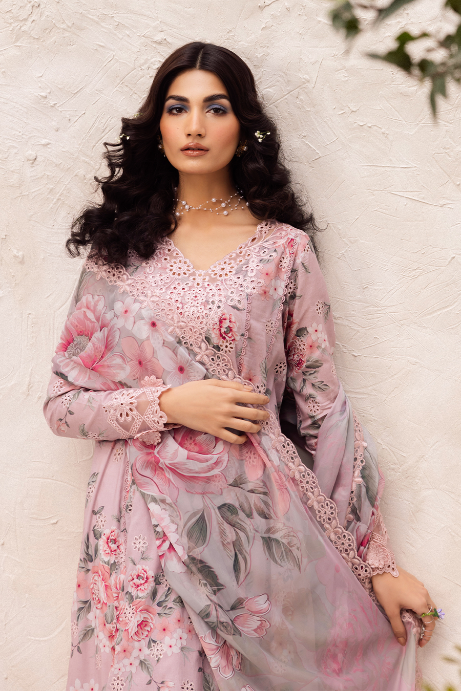 Iznik | Dahlia Embroidered Lawn | DL-09 - House Of Anaya