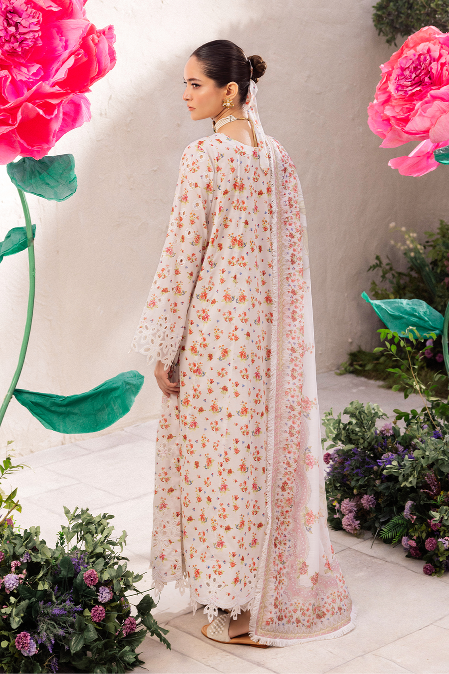 Iznik | Dahlia Embroidered Lawn | DL-05 - House Of Anaya
